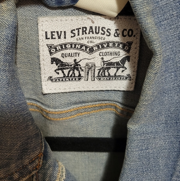 Levi distressed denim vest (Small) - Picture 2 of 6